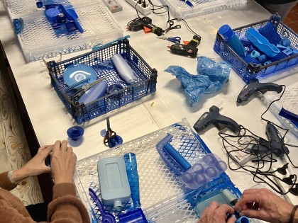 De Afvaljuf - Bedrijfslogo van plastic afval