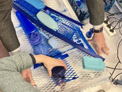 De Afvaljuf - Bedrijfslogo van plastic afval