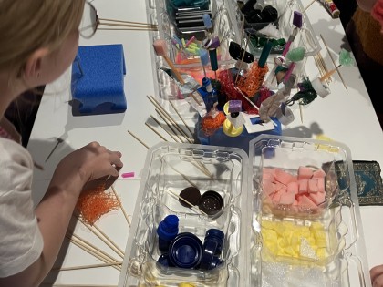 De Afvaljuf - workshop  met plastic afval