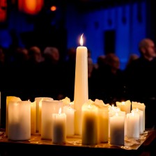 De eerste kaars is ontstoken