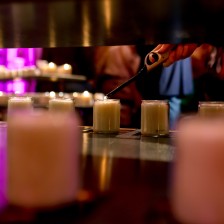 De kaarsen worden gebrand