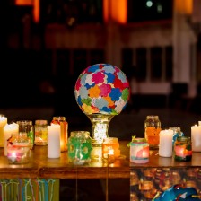 Kaarsen en kunstwerken