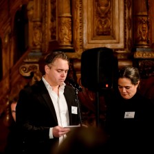 Namen lezen door Kim en Jaap