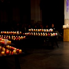 Sfeerbeeld van de brandende kaarsen